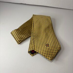 Tommy Hilfiger Classic Fit Tie 100% imported Silk Made In USA Gold/Yellow Blue